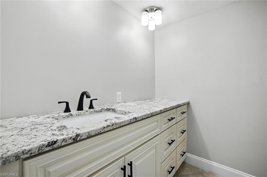 16001 Dublin CIR # 103, FORT MYERS FL 33908-13