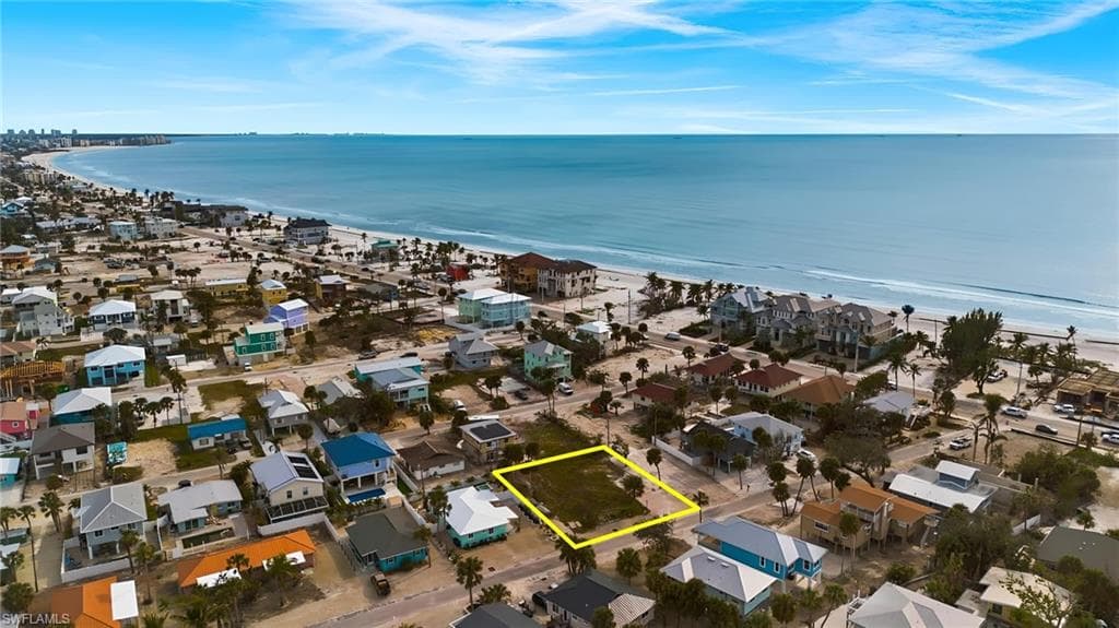 136 Madison CT, FORT MYERS BEACH FL 33931-1