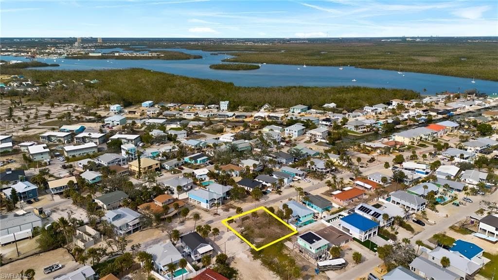 136 Madison CT, FORT MYERS BEACH FL 33931-14