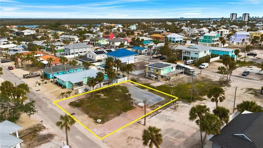 136 Madison CT, FORT MYERS BEACH FL 33931-18