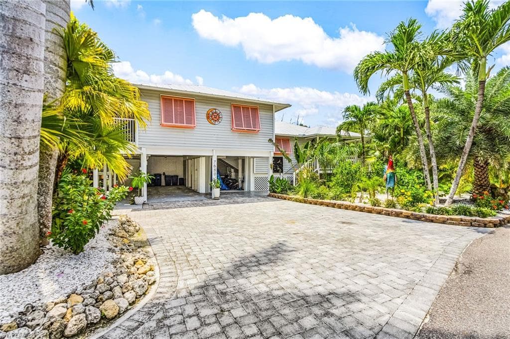7680 Myrsine CIR, BOKEELIA FL 33922-1