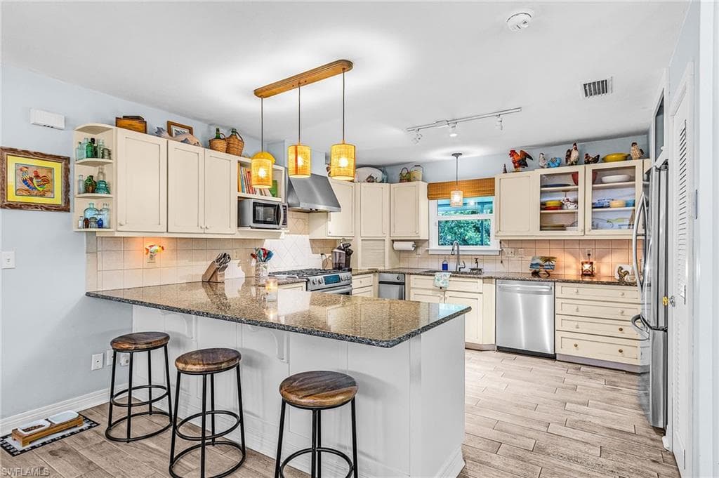 7680 Myrsine CIR, BOKEELIA FL 33922-5