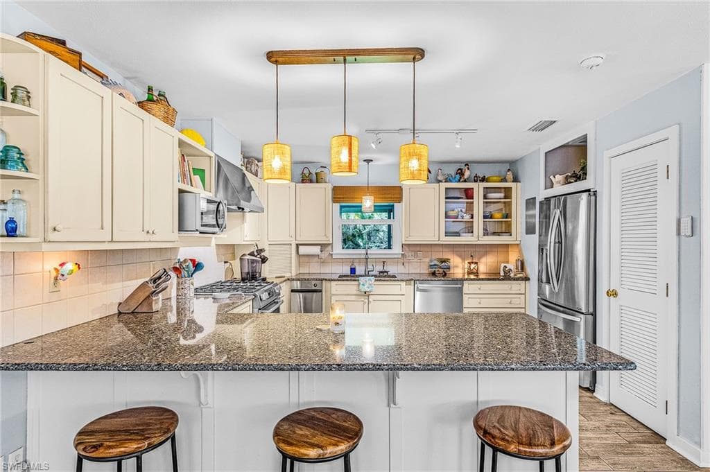 7680 Myrsine CIR, BOKEELIA FL 33922-6