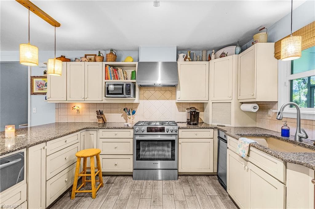 7680 Myrsine CIR, BOKEELIA FL 33922-7