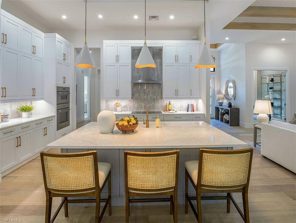 2950 Coco Lakes WAY, NAPLES FL 34105-8