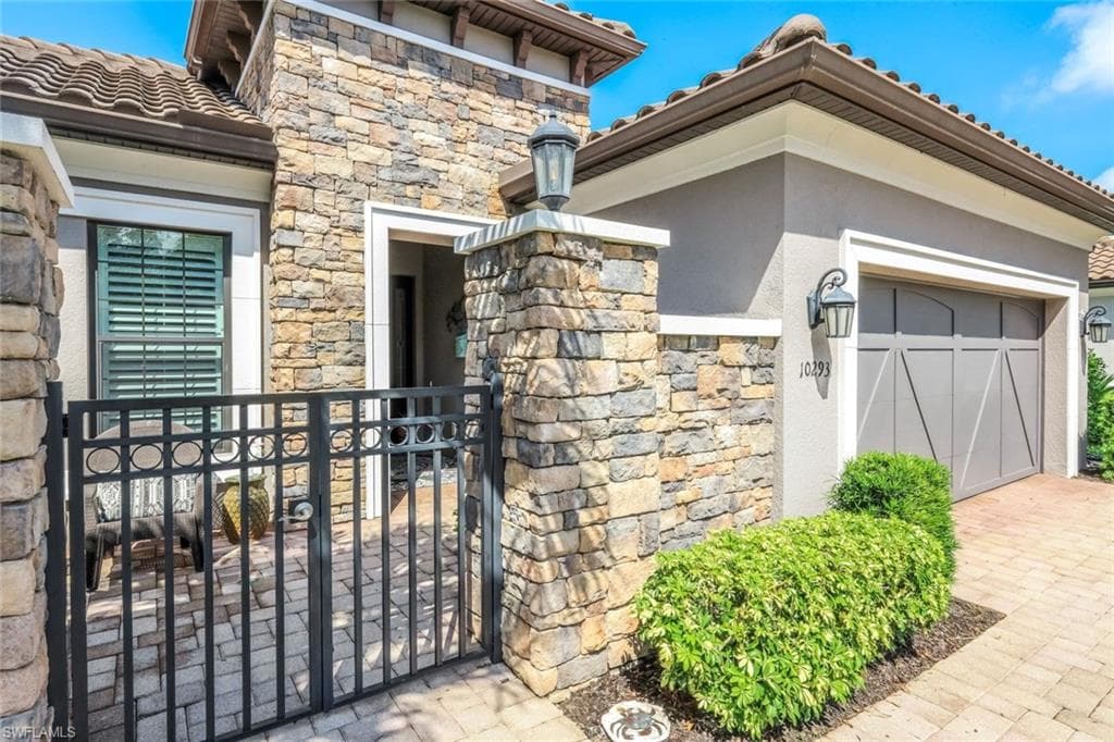 10293 Coconut RD, ESTERO FL 34135-1