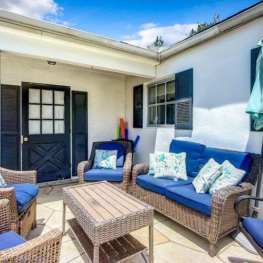 650 S Golf DR, NAPLES FL 34102-46