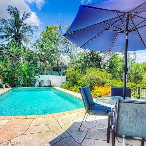 650 S Golf DR, NAPLES FL 34102-48