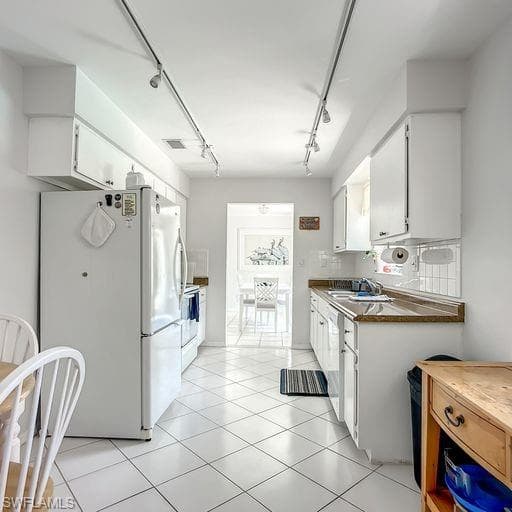 650 S Golf DR, NAPLES FL 34102-14