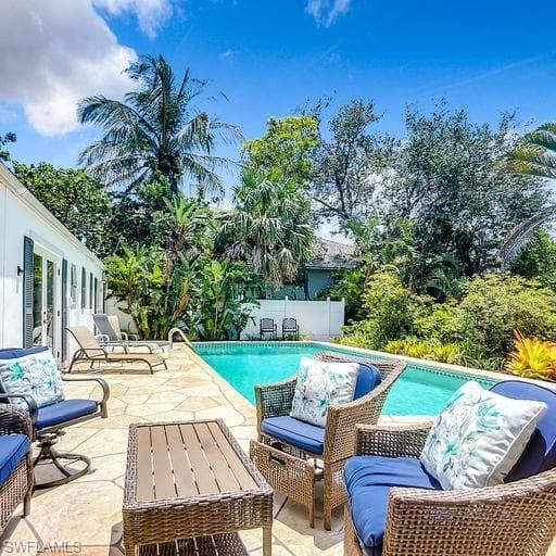 650 S Golf DR, NAPLES FL 34102-47