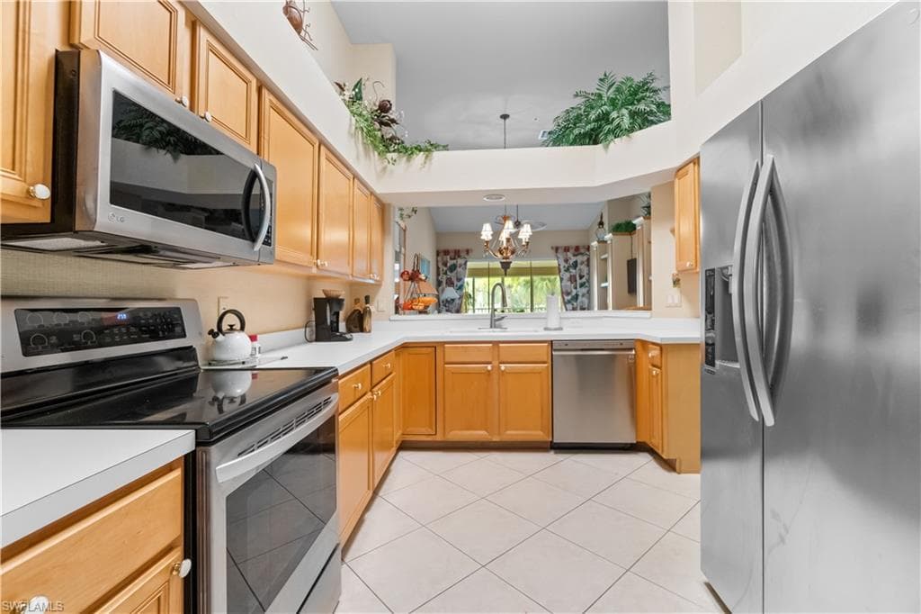 1980 Willow Bend CIR # 204, NAPLES FL 34109-5