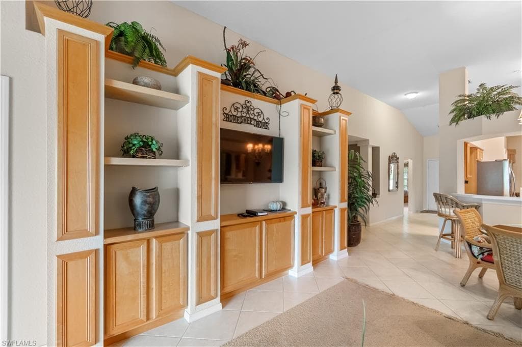 1980 Willow Bend CIR # 204, NAPLES FL 34109-2