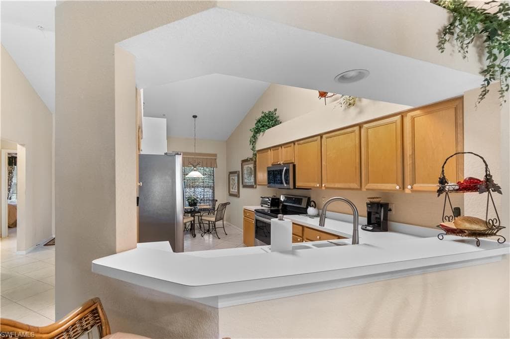 1980 Willow Bend CIR # 204, NAPLES FL 34109-4