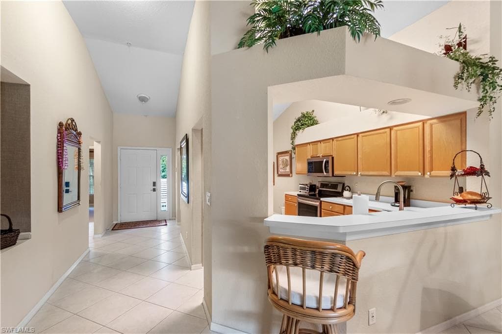 1980 Willow Bend CIR # 204, NAPLES FL 34109-3