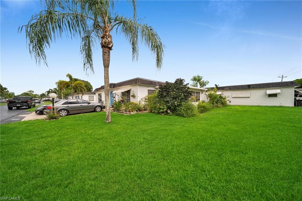 63 Tangelo CT, LEHIGH ACRES FL 33936-1