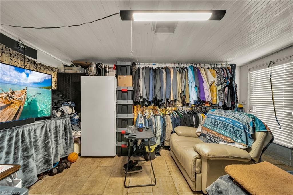 63 Tangelo CT, LEHIGH ACRES FL 33936-9