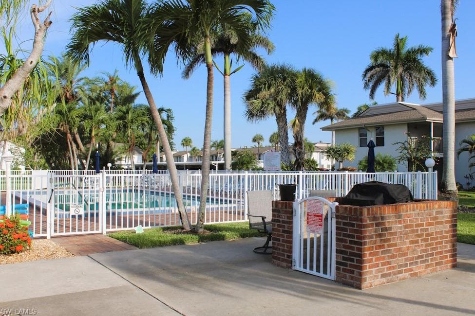 5441 Peppertree DR # 6, FORT MYERS FL 33908-36
