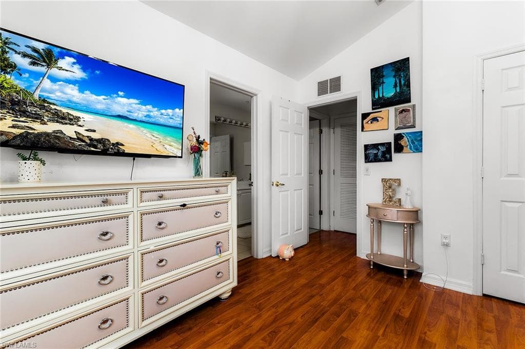 1064 Hampton CIR, NAPLES FL 34105-22