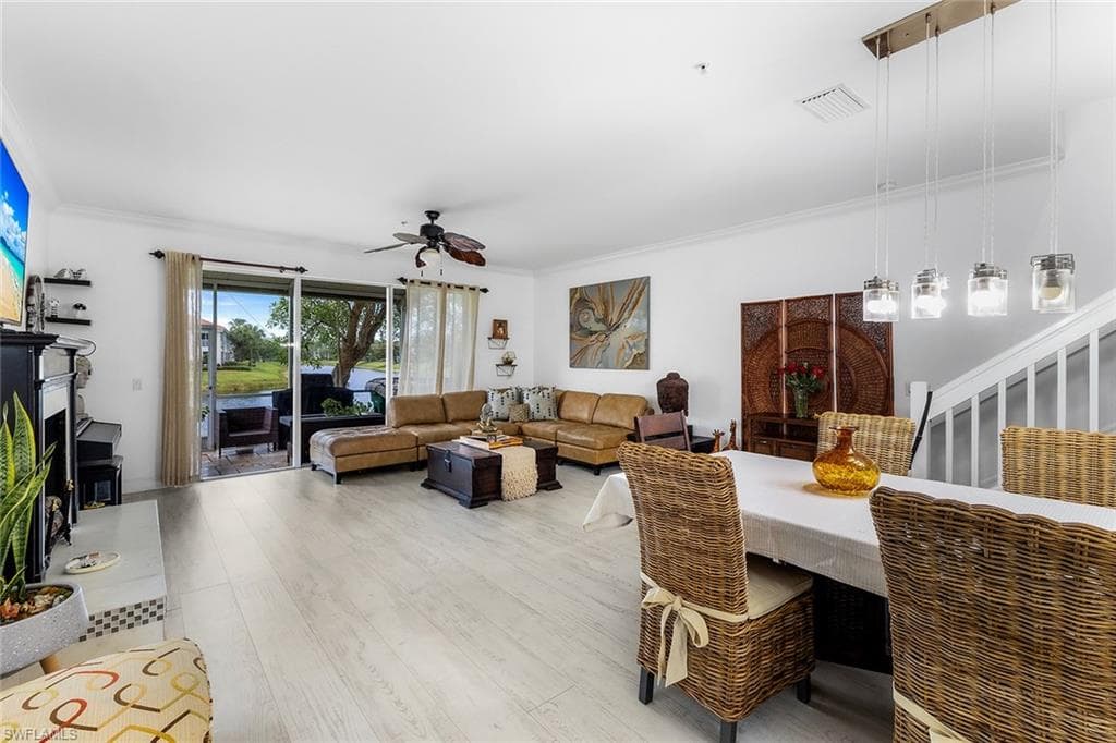 1064 Hampton CIR, NAPLES FL 34105-6