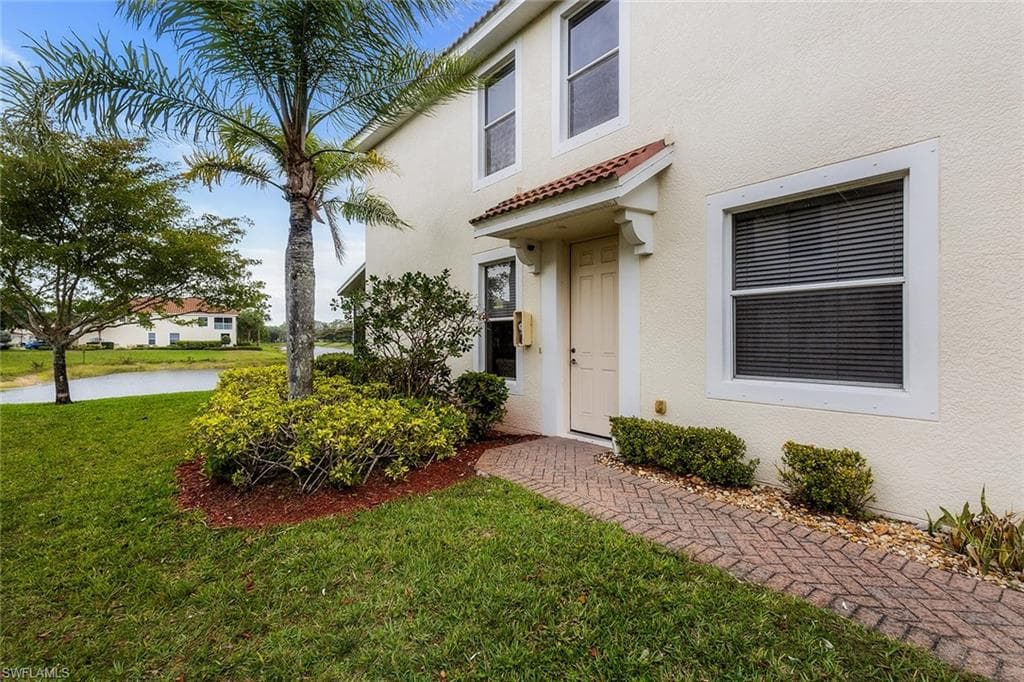 1064 Hampton CIR, NAPLES FL 34105-30