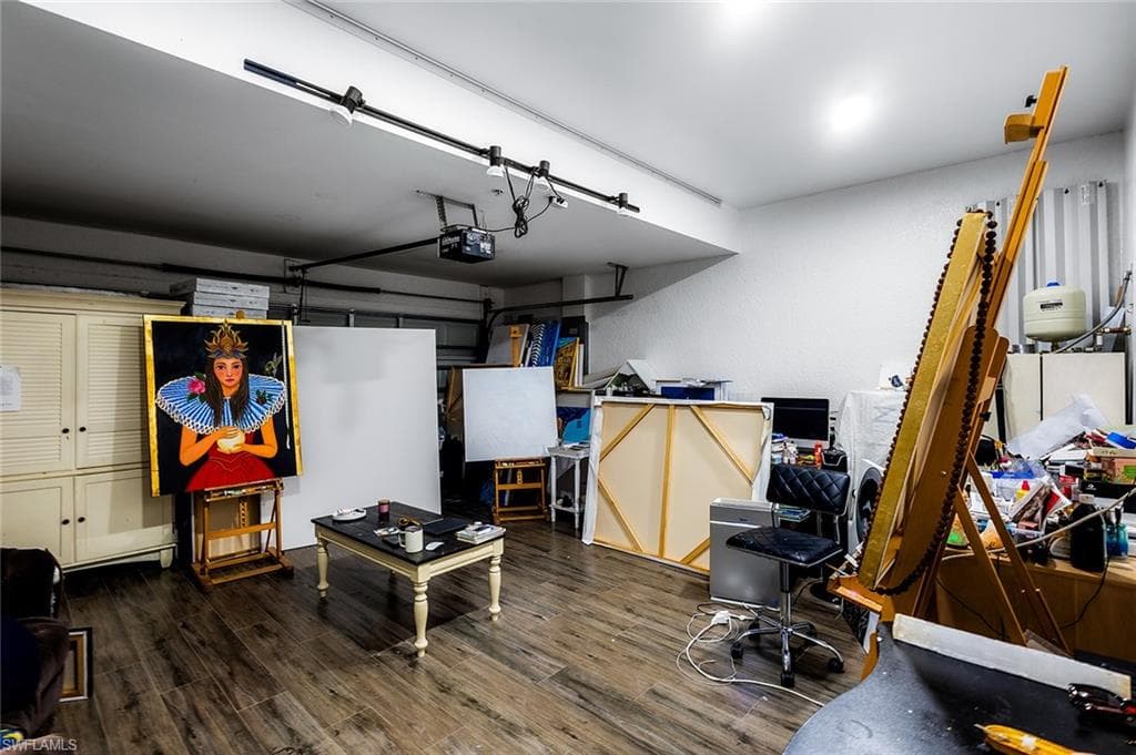 1064 Hampton CIR, NAPLES FL 34105-24