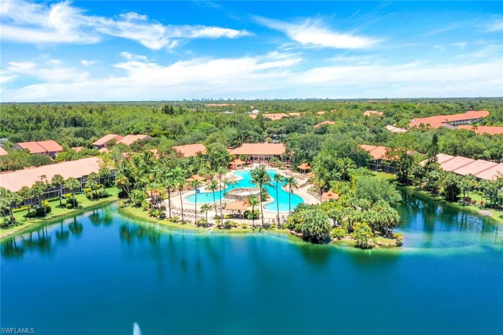 2360 Hidden Lake CT # 8410, NAPLES FL 34112-26