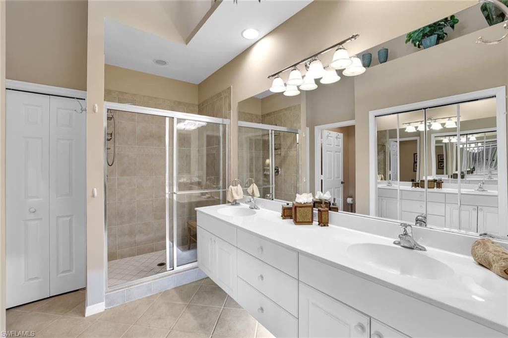 2360 Hidden Lake CT # 8410, NAPLES FL 34112-15