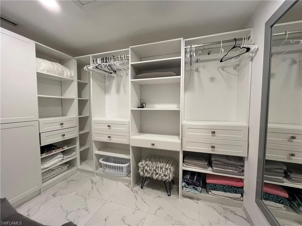 513 Lake Louise CIR # 202, NAPLES FL 34110-10