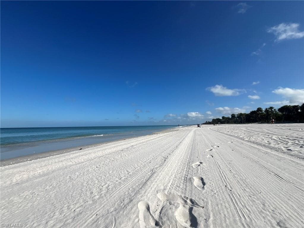 513 Lake Louise CIR # 202, NAPLES FL 34110-28