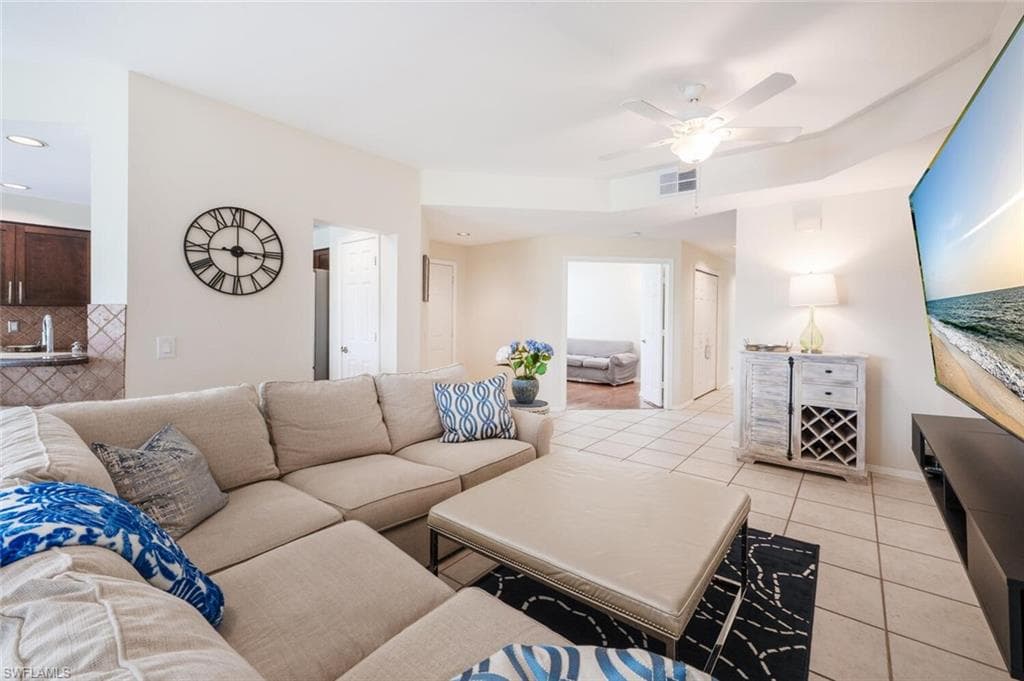 7762 Gardner DR # 102, NAPLES FL 34109-5