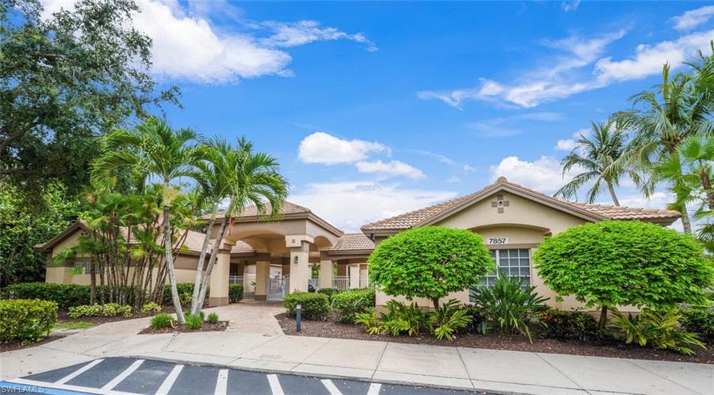 7762 Gardner DR # 102, NAPLES FL 34109-27