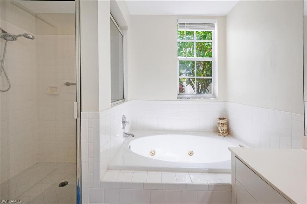 7762 Gardner DR # 102, NAPLES FL 34109-19