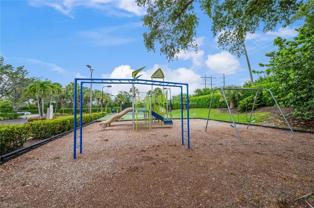 7762 Gardner DR # 102, NAPLES FL 34109-33