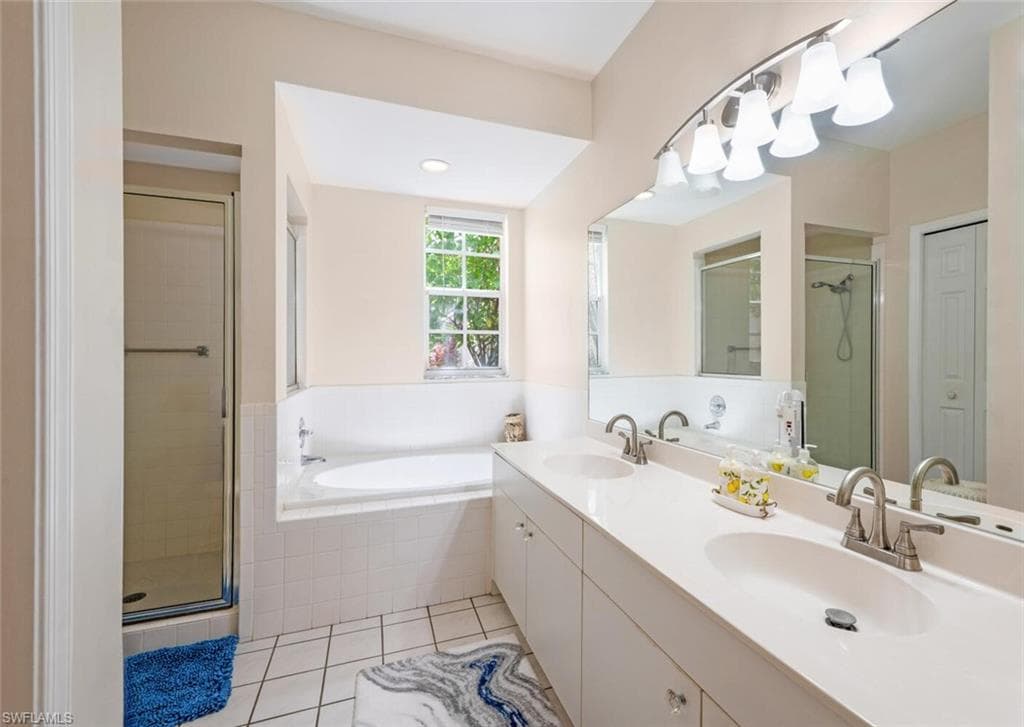 7762 Gardner DR # 102, NAPLES FL 34109-18