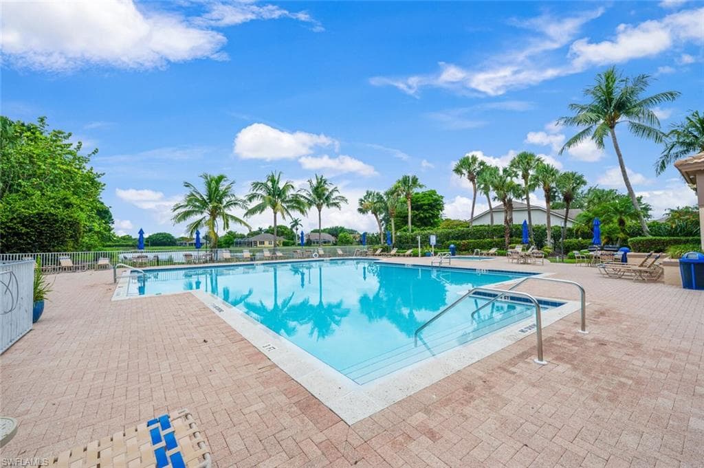 7762 Gardner DR # 102, NAPLES FL 34109-28
