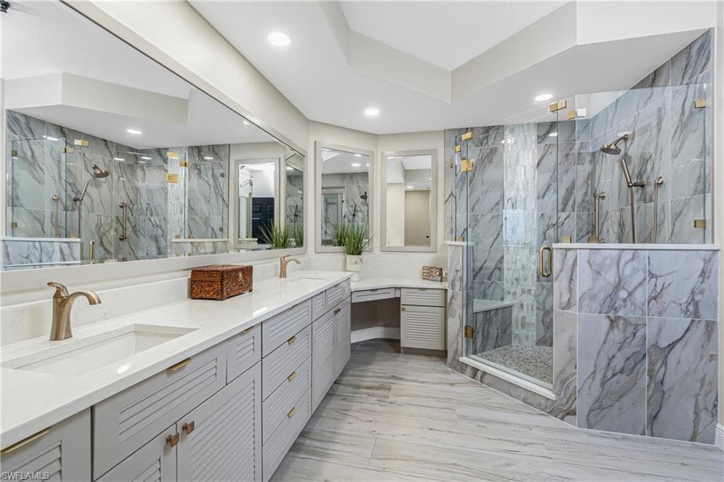 3313 Sunset Key CIR 701-28