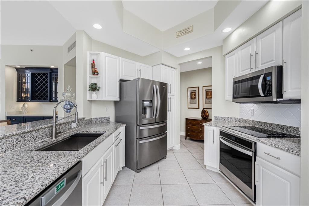 3313 Sunset Key CIR 701-20