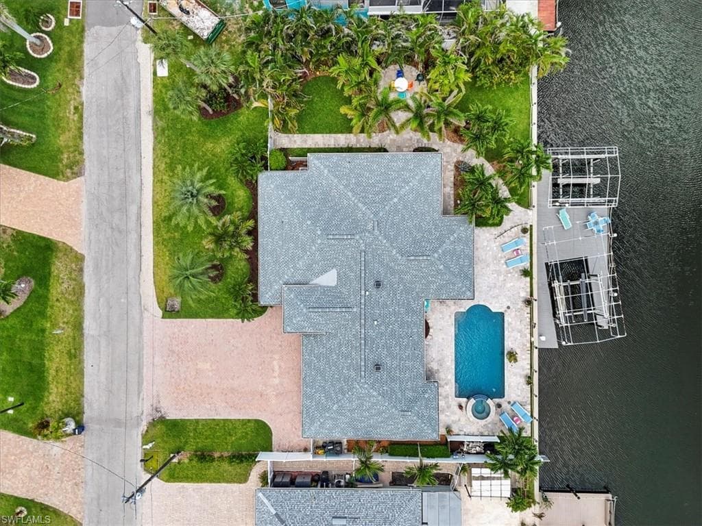 221 Albatross ST, FORT MYERS BEACH FL 33931-40