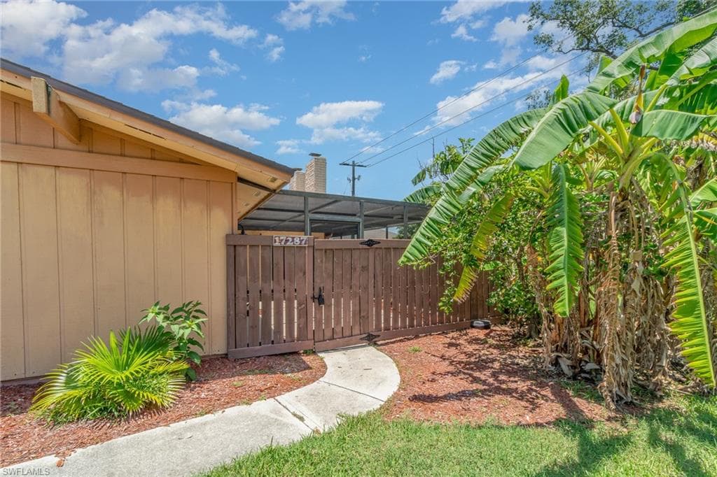 17287 Timber Oak LN, FORT MYERS FL 33908-24