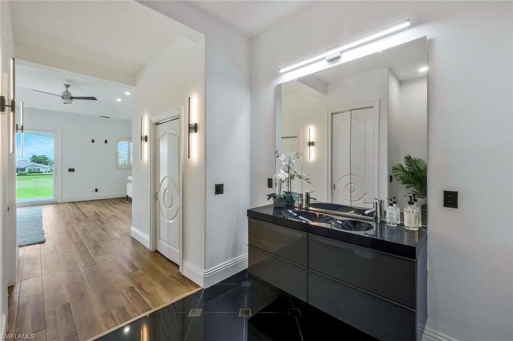 11929 Princess Grace CT, CAPE CORAL FL 33991-25