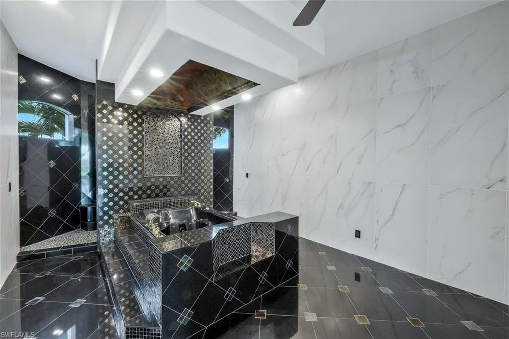 11929 Princess Grace CT, CAPE CORAL FL 33991-21