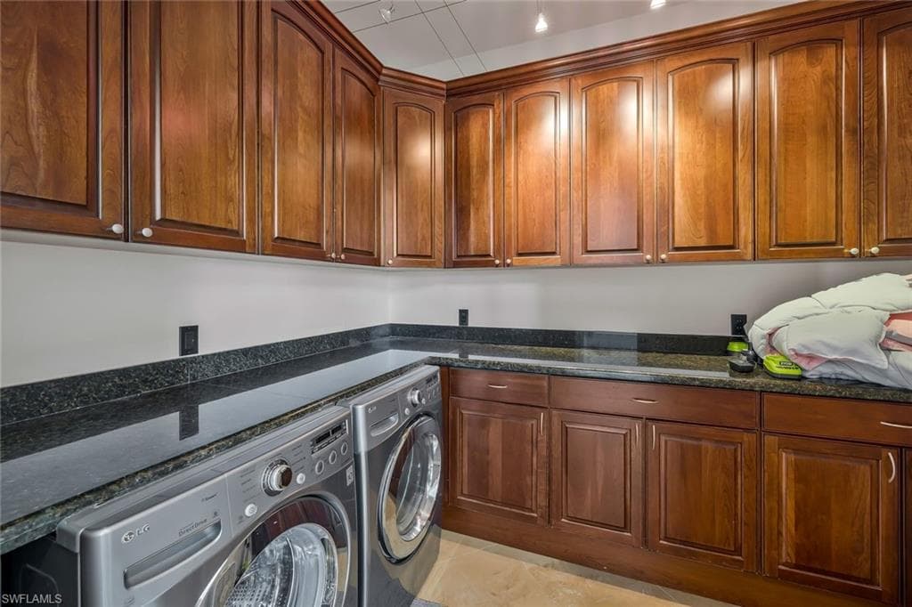 11929 Princess Grace CT, CAPE CORAL FL 33991-33