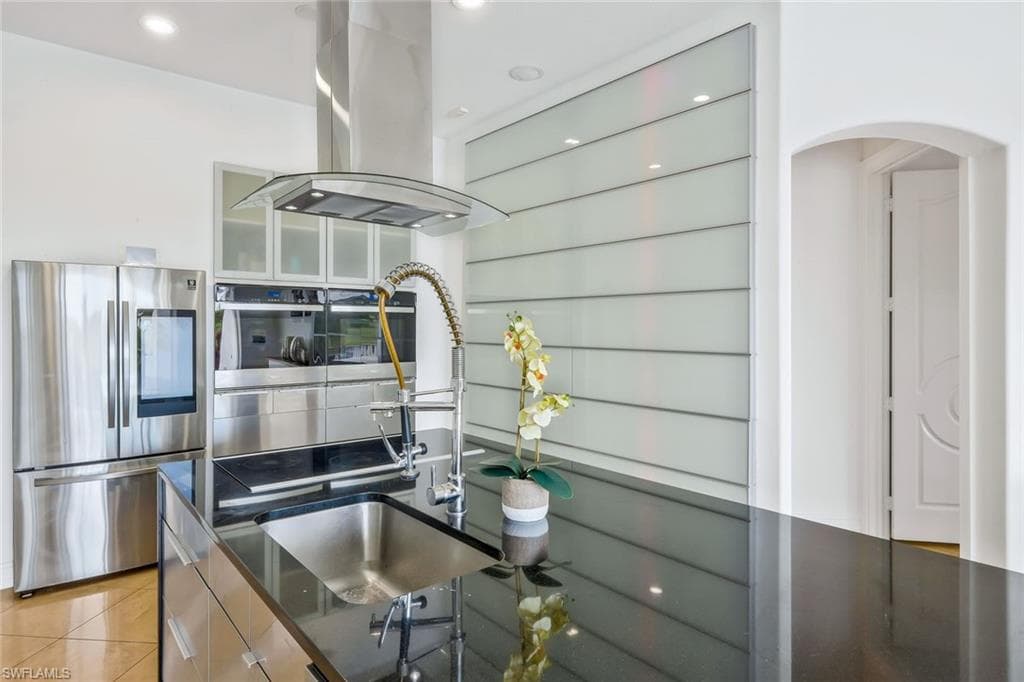 11929 Princess Grace CT, CAPE CORAL FL 33991-18