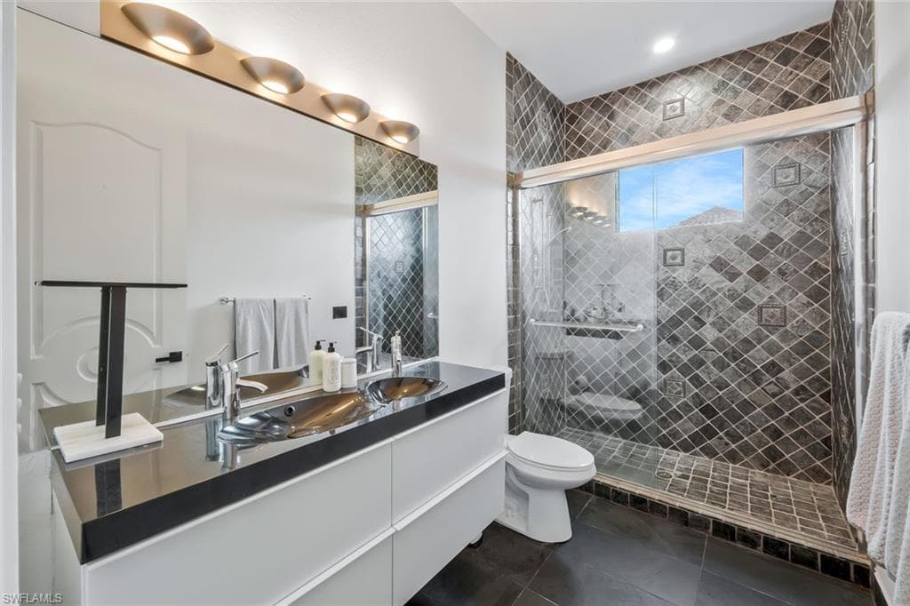 11929 Princess Grace CT, CAPE CORAL FL 33991-24