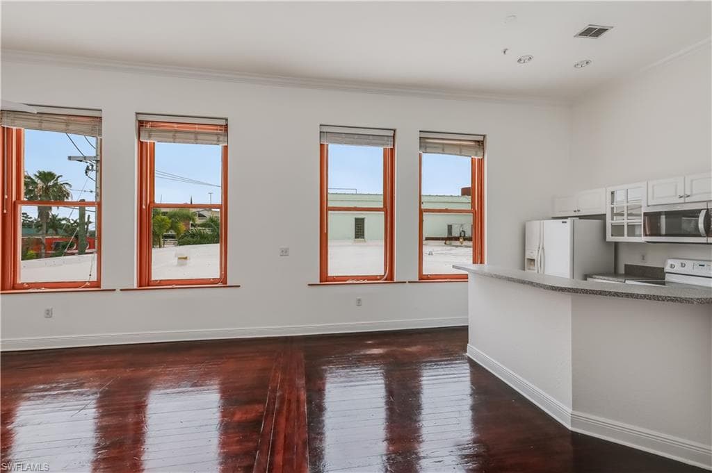 2260 1st ST # 204, FORT MYERS FL 33901-12