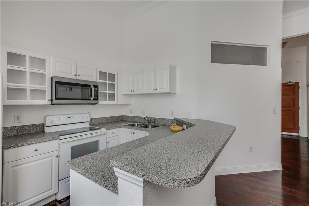 2260 1st ST # 204, FORT MYERS FL 33901-16