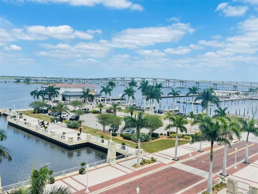 2260 1st ST # 204, FORT MYERS FL 33901-29