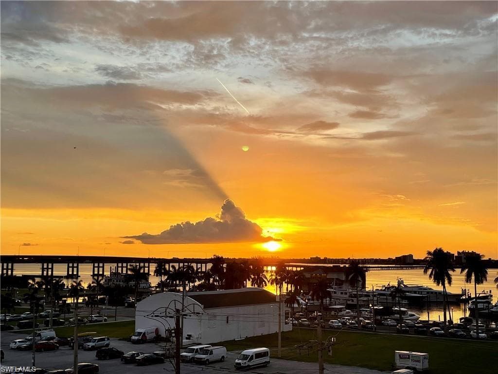 2260 1st ST # 204, FORT MYERS FL 33901-37