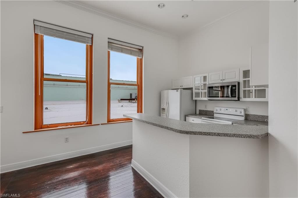 2260 1st ST # 204, FORT MYERS FL 33901-13