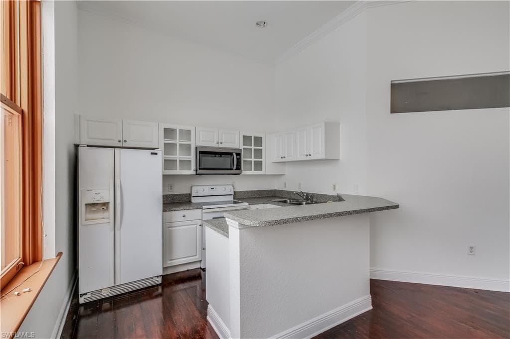 2260 1st ST # 204, FORT MYERS FL 33901-17